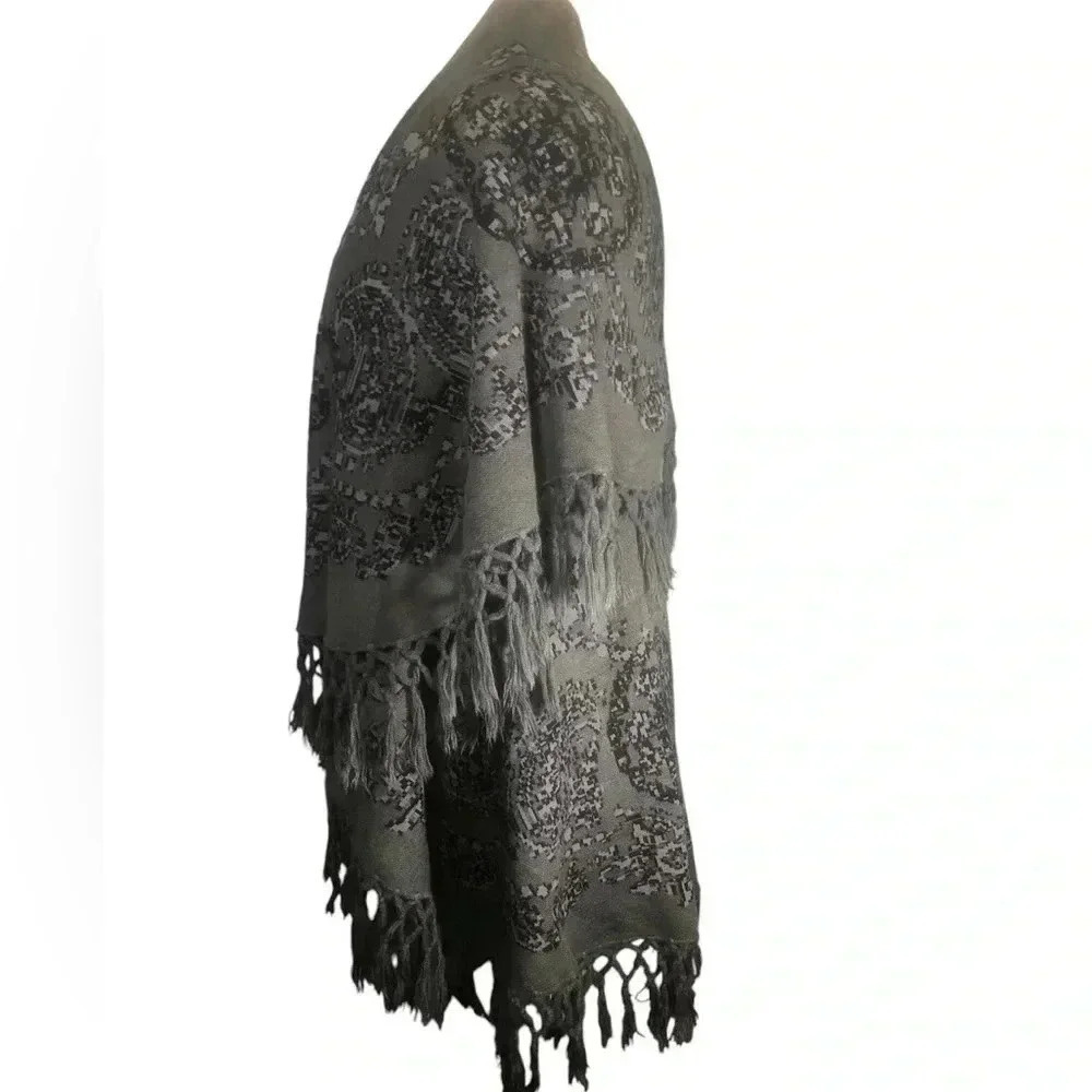 RAJ Open Front Tassel Boarder Poncho - Picture 5 of 9